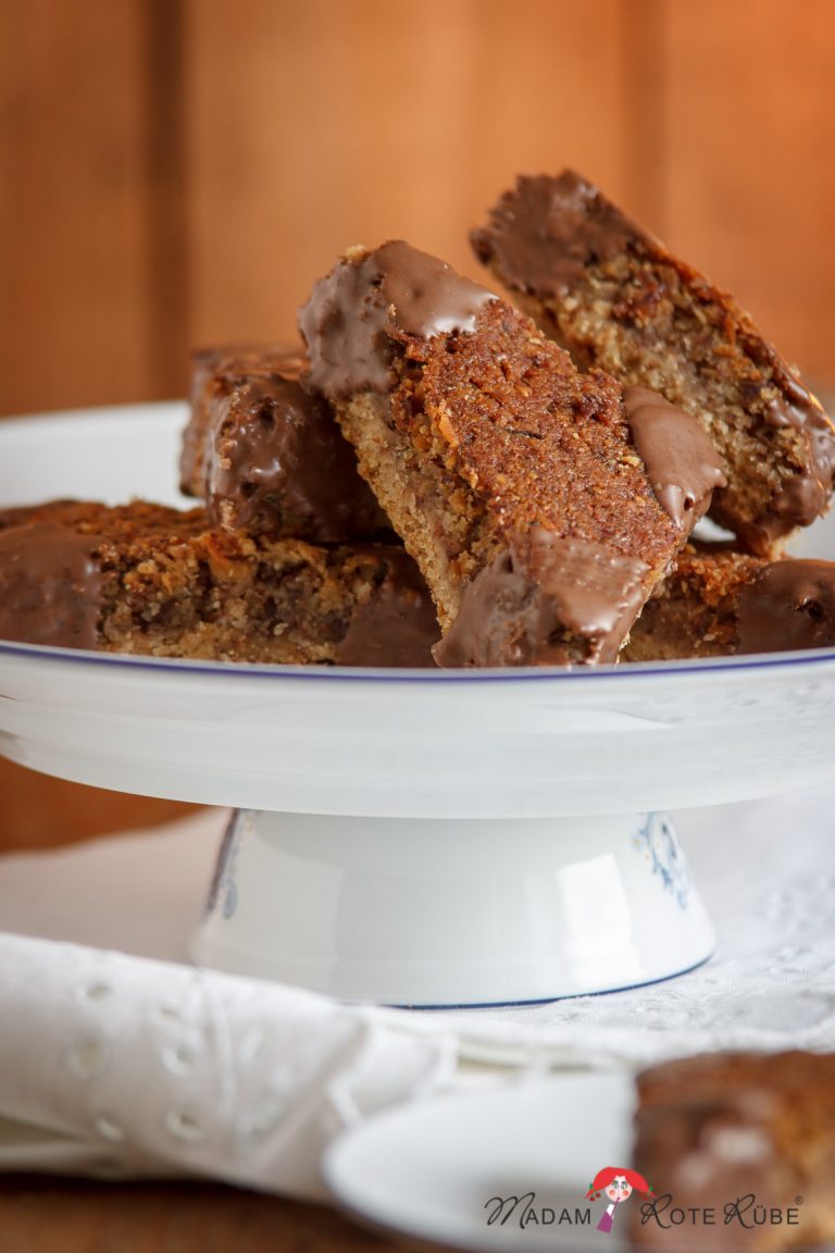 Nussecken mit Vollkorn und Honig vom Blech - Madam Rote Rübe