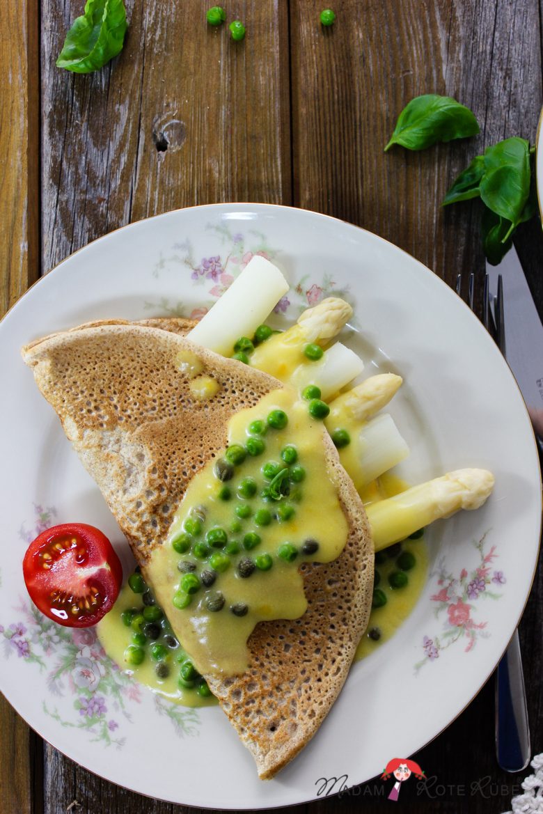 Dinkel-Eierpfannkuchen mit Spargel &amp; Erbsen - Madam Rote Rübe