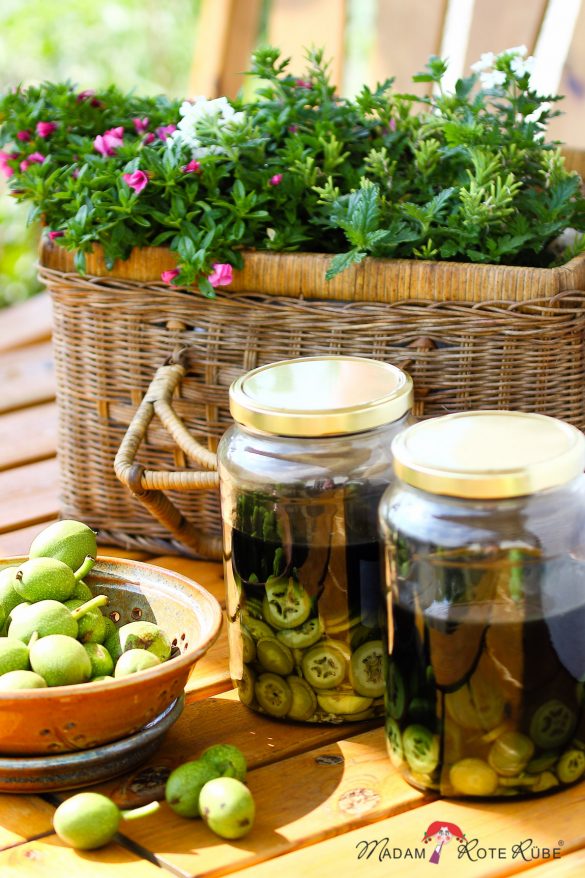 Madam Rote Rübe - Walnusslikör aus handgepflückten grünen Walnüssen