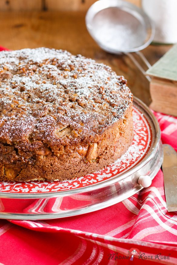 Schneller Apfel-Honigkuchen mit karamellisierter Walnusskruste - Madam ...