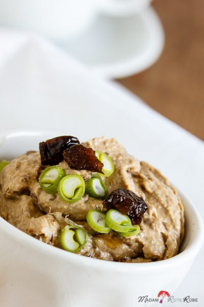 Pikanter Trockenpflaumen-Walnuss-Brotaufstrich mit Frischkäse - Madam ...