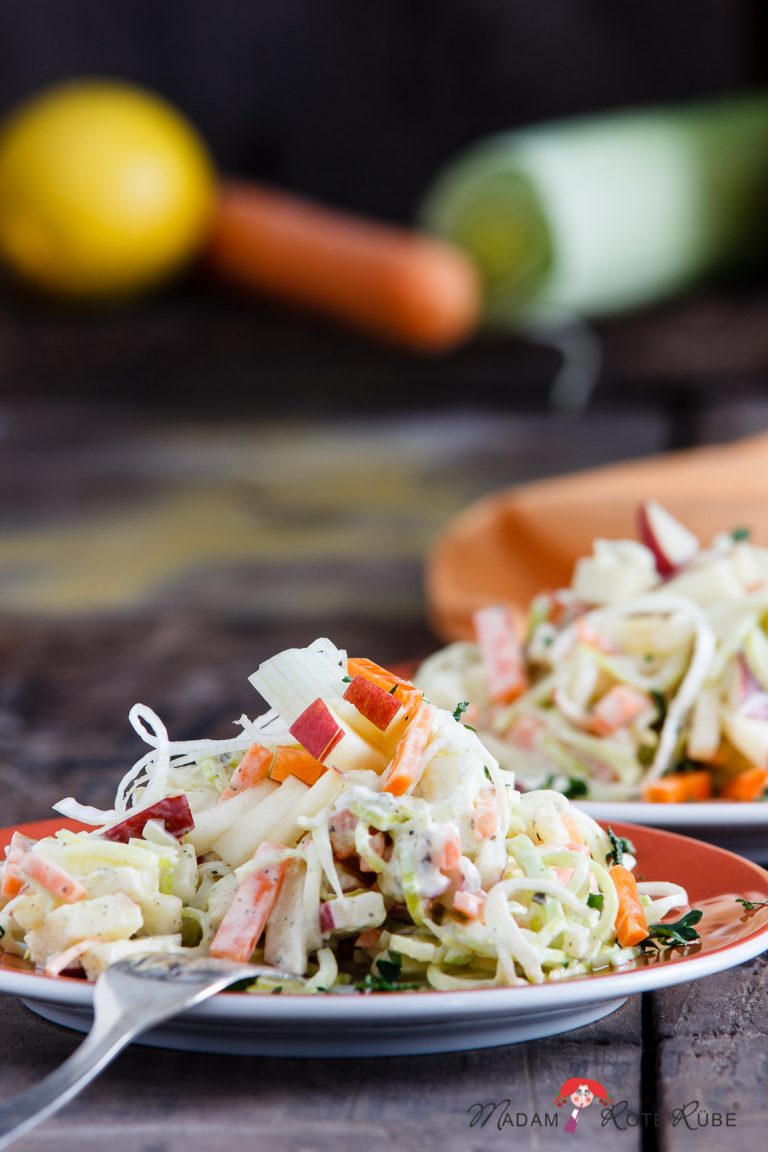 Lauchsalat mit Möhren und Apfel-3 - Madam Rote Rübe & die Landküche