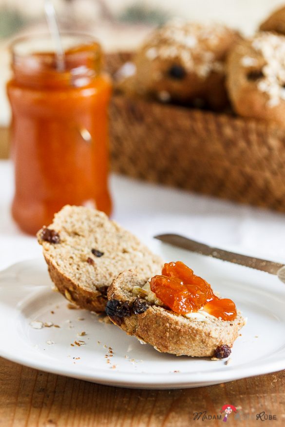 Sonntags-Vollkornbrötchen mit Rosinen, Haferflocken - Madam Rote Rübe
