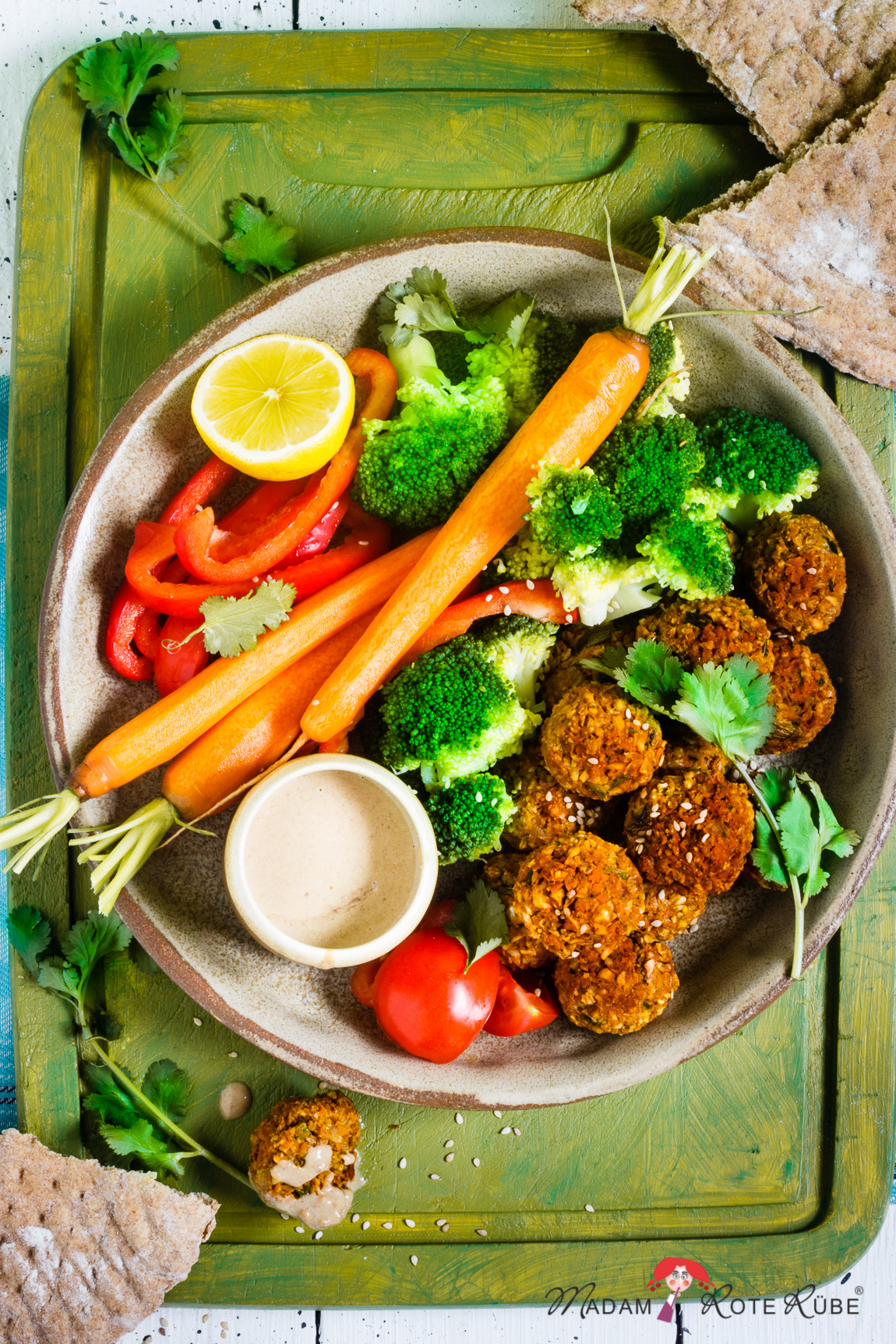 Möhrenbratlinge mit Sesamsauce