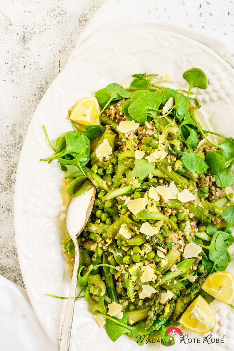 Lauwarmer grüner Spargelsalat mit Buchweizen und Honig-Senf-Dressing ... Lauwarmer grüner Spargelsalat mit Buchweizen und Honig-Senf-Dressing ...
