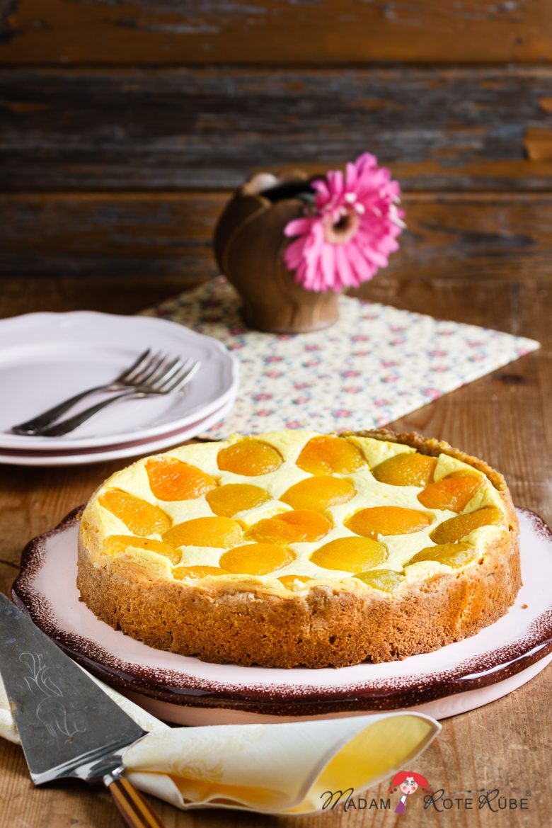 Zitroniger Aprikosen-Käsekuchen - ein fruchtiger Traum - Madam Rote Rübe Zitroniger Aprikosen-Käsekuchen - ein fruchtiger Traum - Madam Rote Rübe