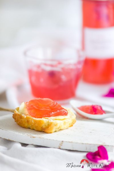 Rosengelee mit Sekt, das Geschenk der Liebe - Madam Rote Rübe Rosengelee mit Sekt, das Geschenk der Liebe - Madam Rote Rübe