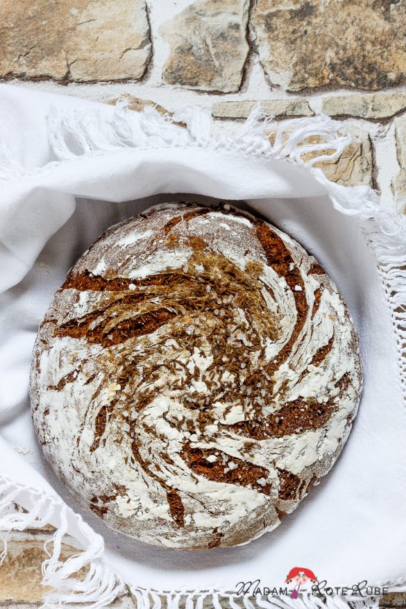 Madam Rote Rübe - rustikal aufgerissenes Mühlenbrot