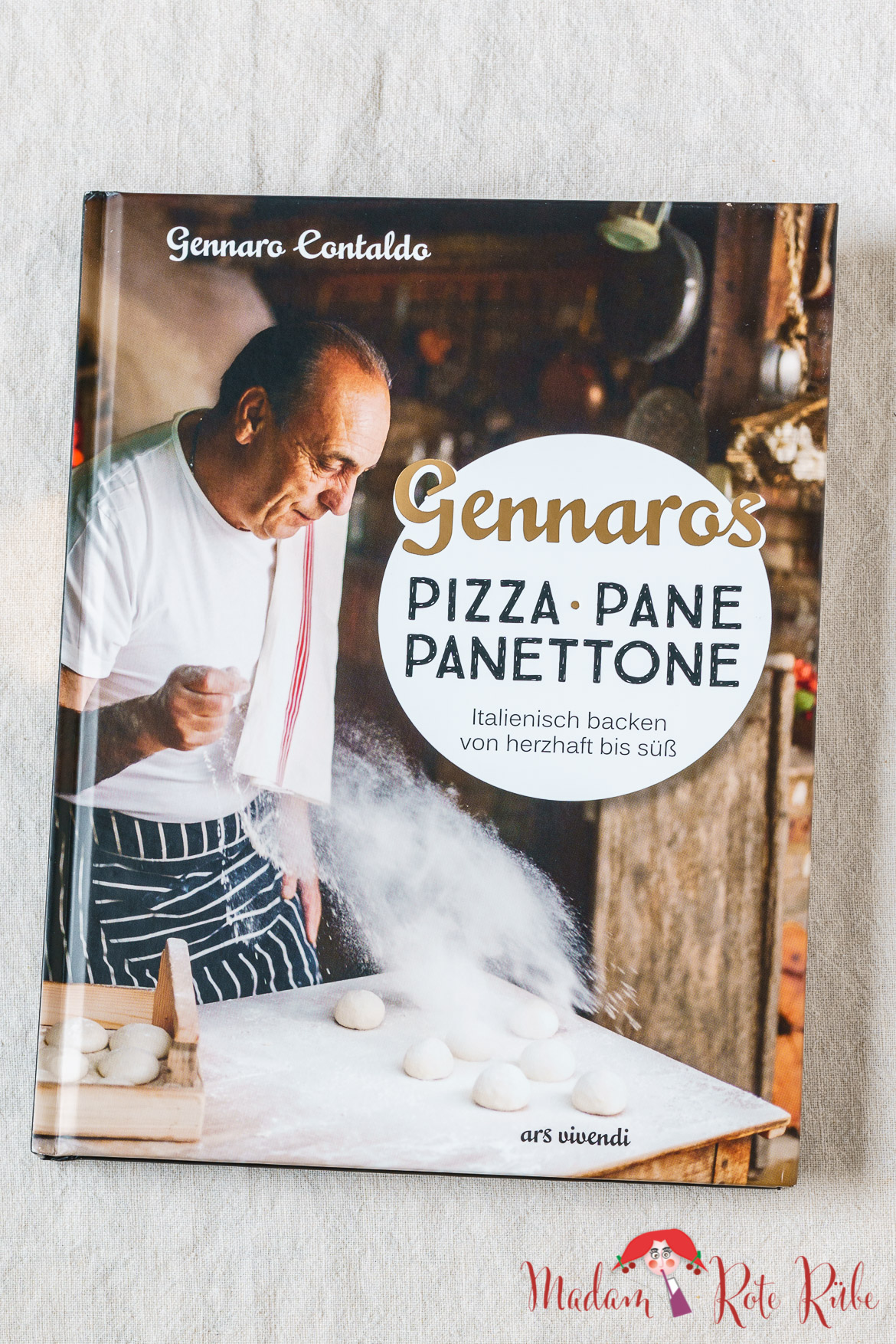Madam Rote Rübe - Focaccia mit Paprika und eine Rezension: "Gennaros Pizza, Pane, Panettone" von Gennaro Contaldo