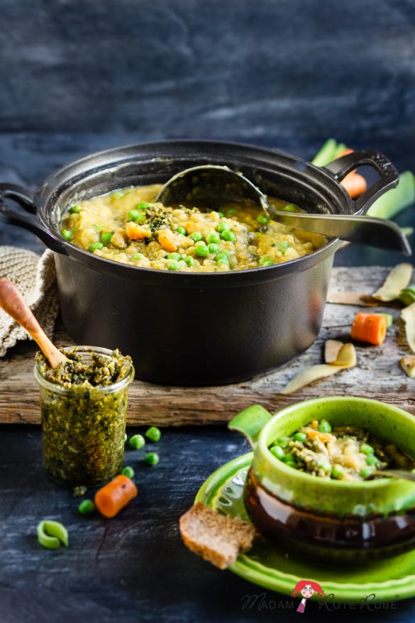 Madam Rote Rübe - vegetarischer Erbseneintopf mit Grünkohl-Pesto