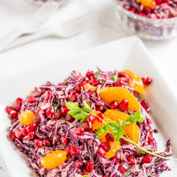 Madam Rote Rübe - Rotkohl-Salat mit Granatapfel und Lemon-Tahini-Dressing