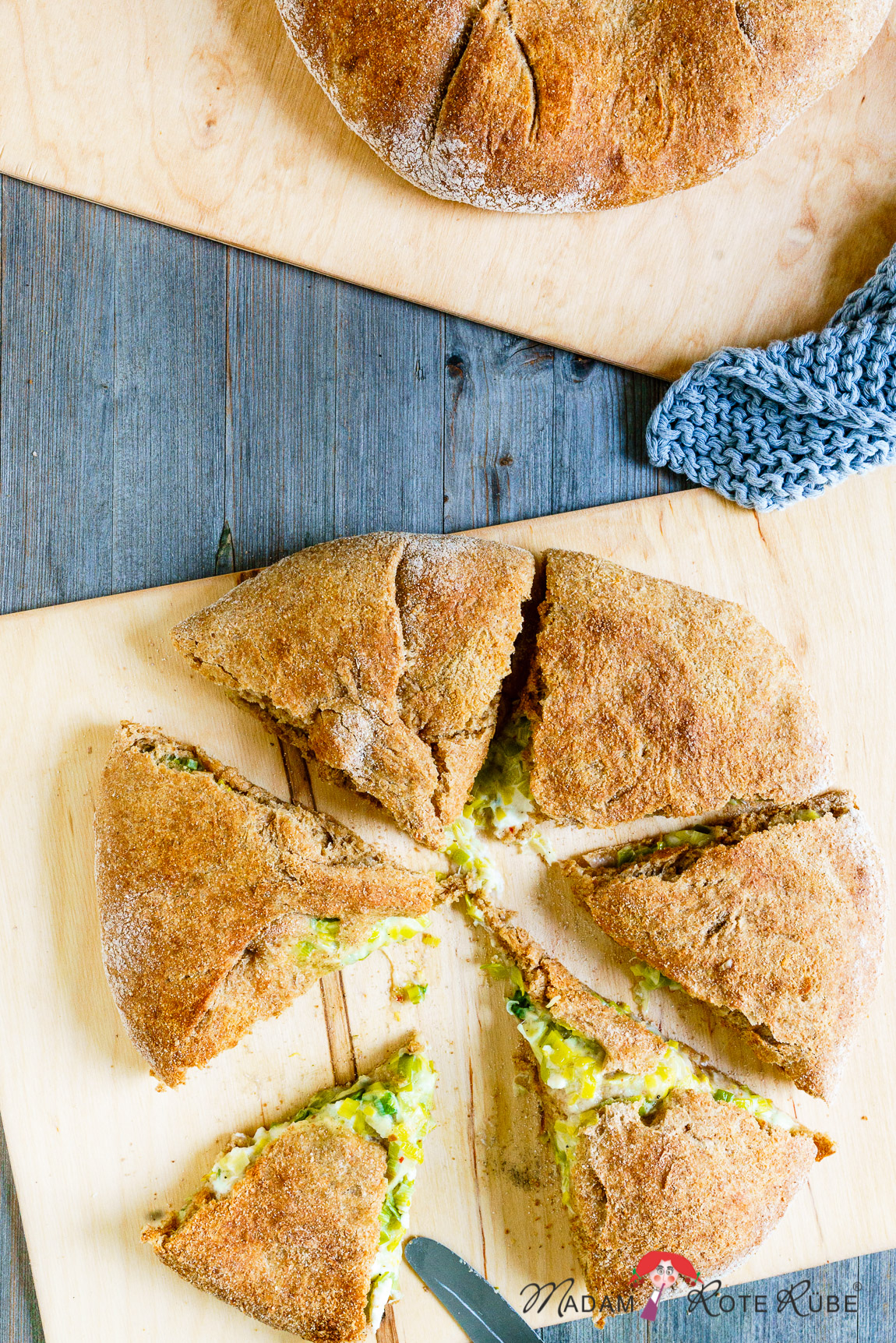 Chatschapuri oder gefülltes Weizenvollkorn-Fladenbrot mit Lauch und ...