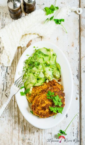 Brotkrumen-Puffer à la Migas al Alentejana mit Gurkensalat - Madam Rote ... Brotkrumen-Puffer à la Migas al Alentejana mit Gurkensalat - Madam Rote ...