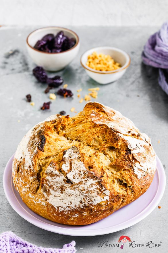 Madam Rote Rübe - Röstzwiebel-Pflaumen-Bauernbrot