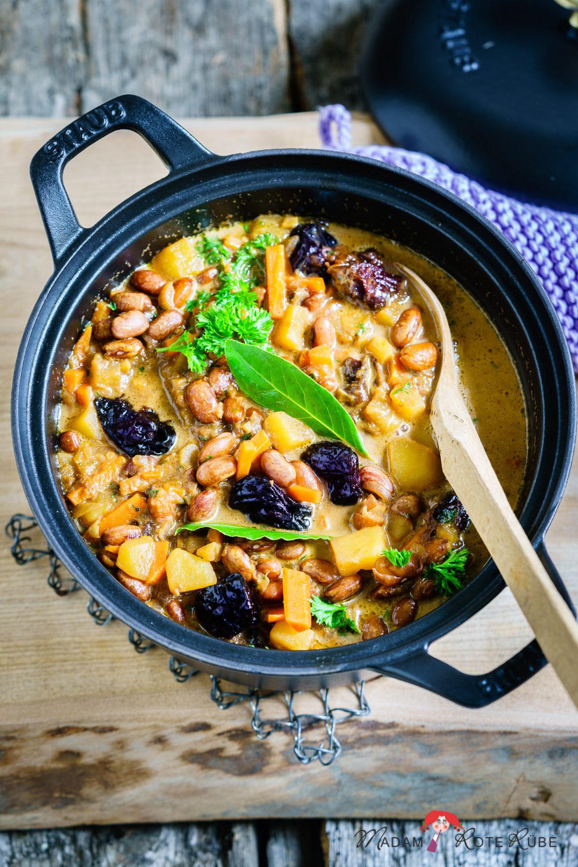 Madam Rote Rübe - süsssaurer Bohneneintopf mit Kartoffeln und Backpflaumen