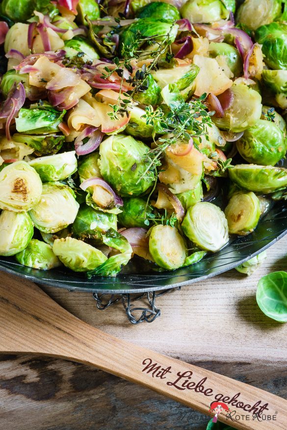 Rosenkohlpfanne mit Apfel und Zwiebeln ist einfach und gut! - Madam ...