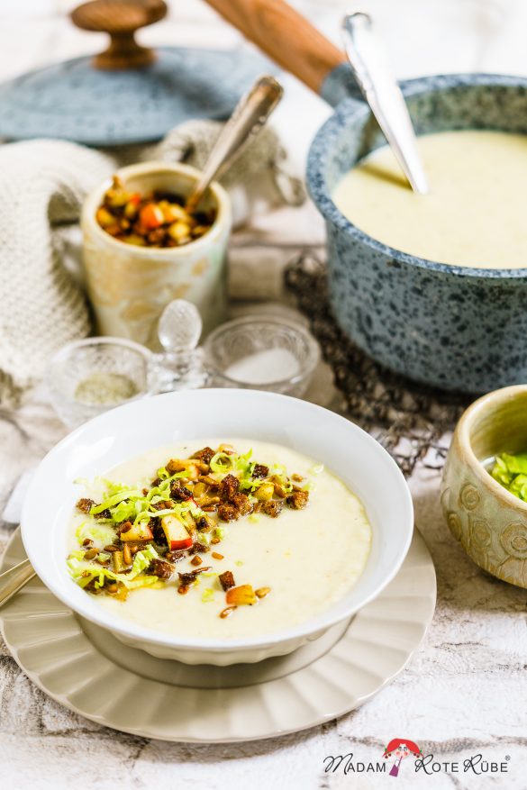 Madam Rote Rübe - Sellerie-Apfel-Suppe mit Pumpernickelbröseln