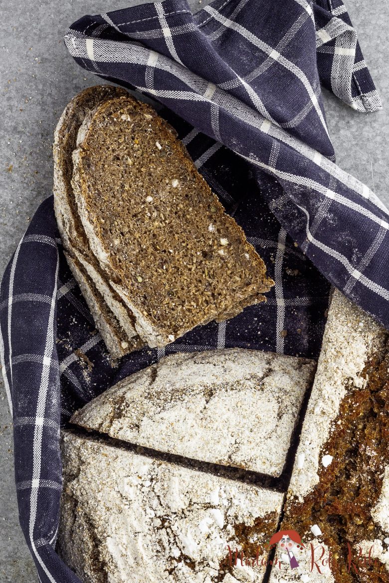 Kaminfeger, das reine Roggenschrotbrot mit Saaten - Madam Rote Rübe