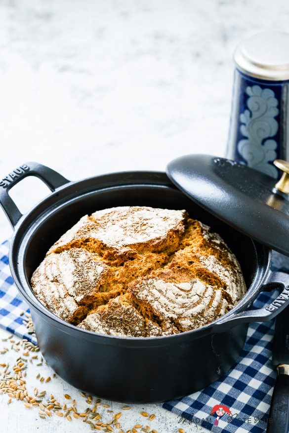 Madam Rote Rübe - Bierkutscher-Vollkornbrot mit Kümmel - "No-knead" aus dem Topf