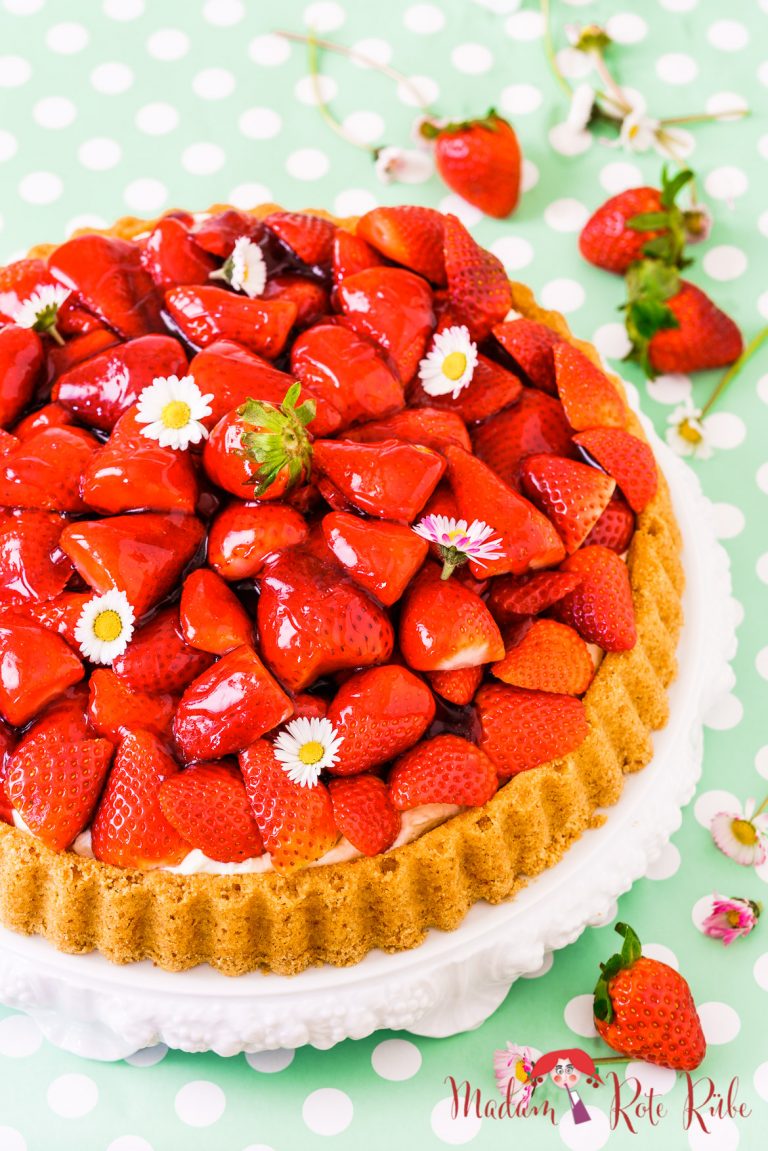 Erdbeer-Vollkorn-Biskuit mit Quark-Sahne-Creme - Madam Rote Rübe