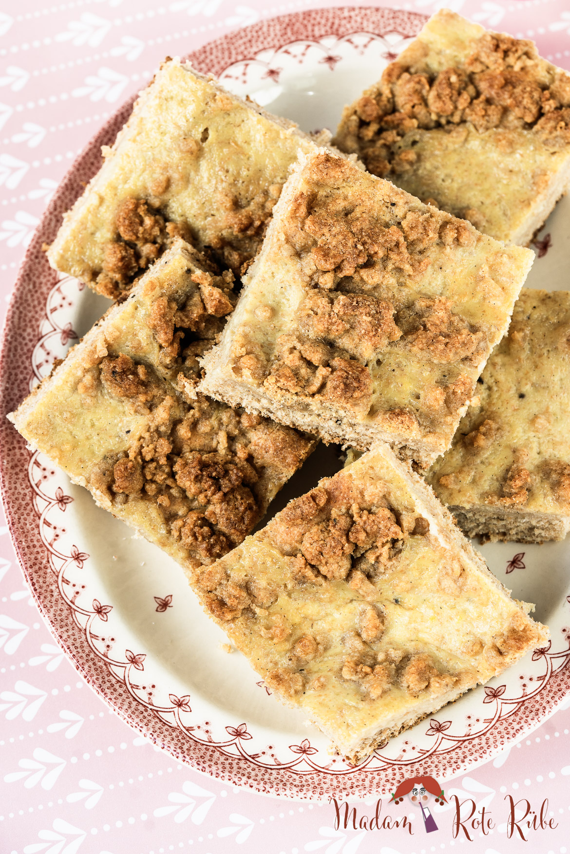 Hefe-Dinkelvollkorn-Blechkuchen mit selbstgemachtem Vanillepudding und ...
