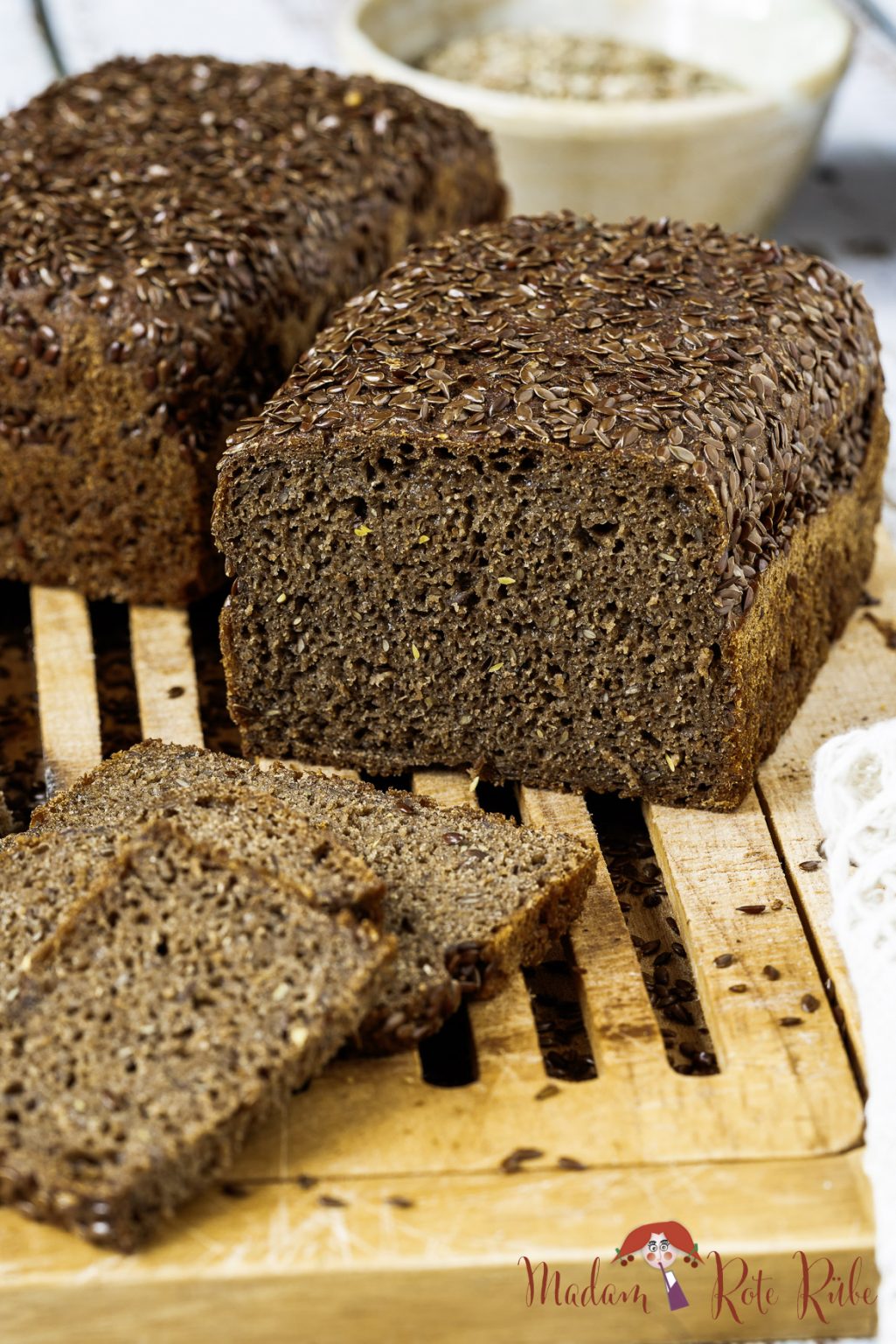 "Schwarzer Schornsteinfeger" - ein reines Roggenvollkornbrot mit ... "Schwarzer Schornsteinfeger" - ein reines Roggenvollkornbrot mit ...