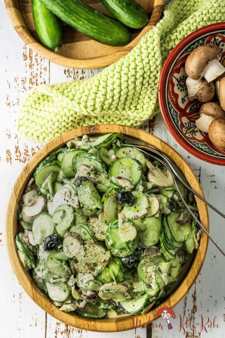 Gurken-Champignon-Salat mit Honig-Senf-Dressing - Madam Rote Rübe