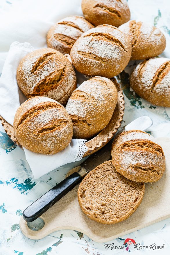 Madam Rote Rübe - Fridolin, der einfache Weizen-Vollkornweck mit langer Hefe-Vorteigführung