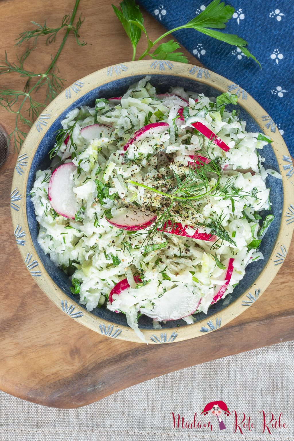 Milder Rettichsalat mit Radieschen und saure Sahne-Dressing - Madam ...