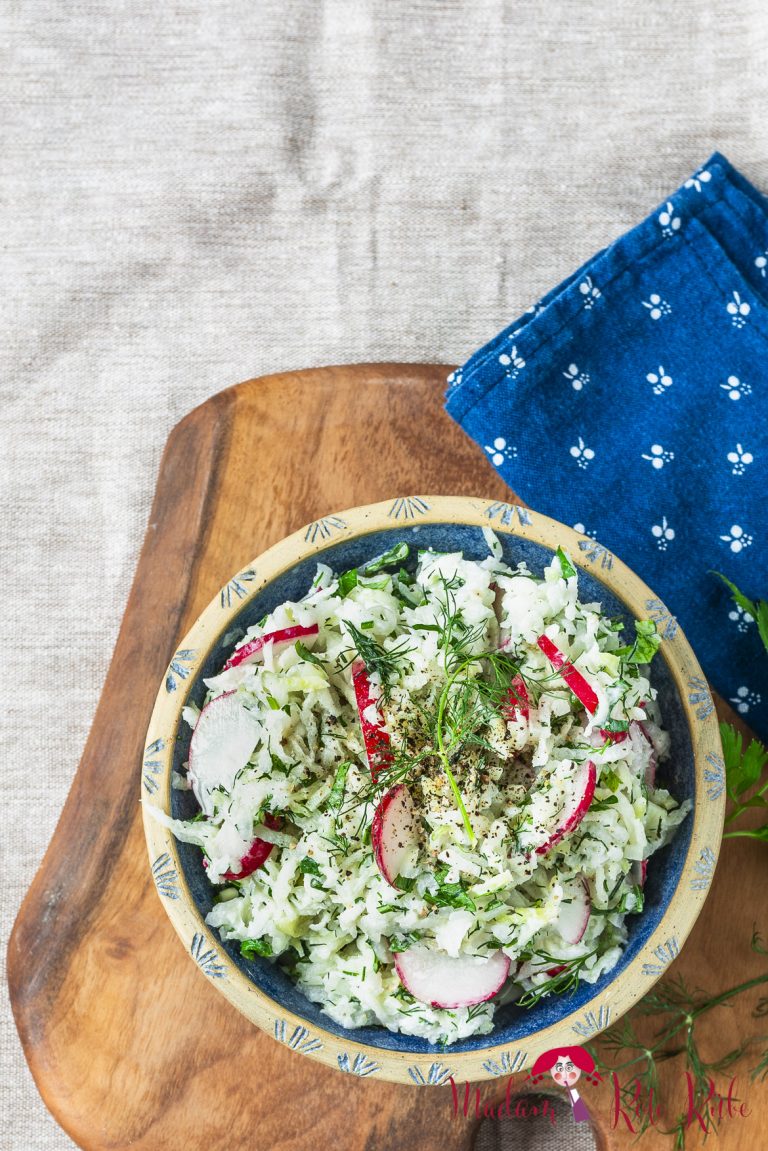 Milder Rettichsalat mit Radieschen und saure Sahne-Dressing - Madam ...