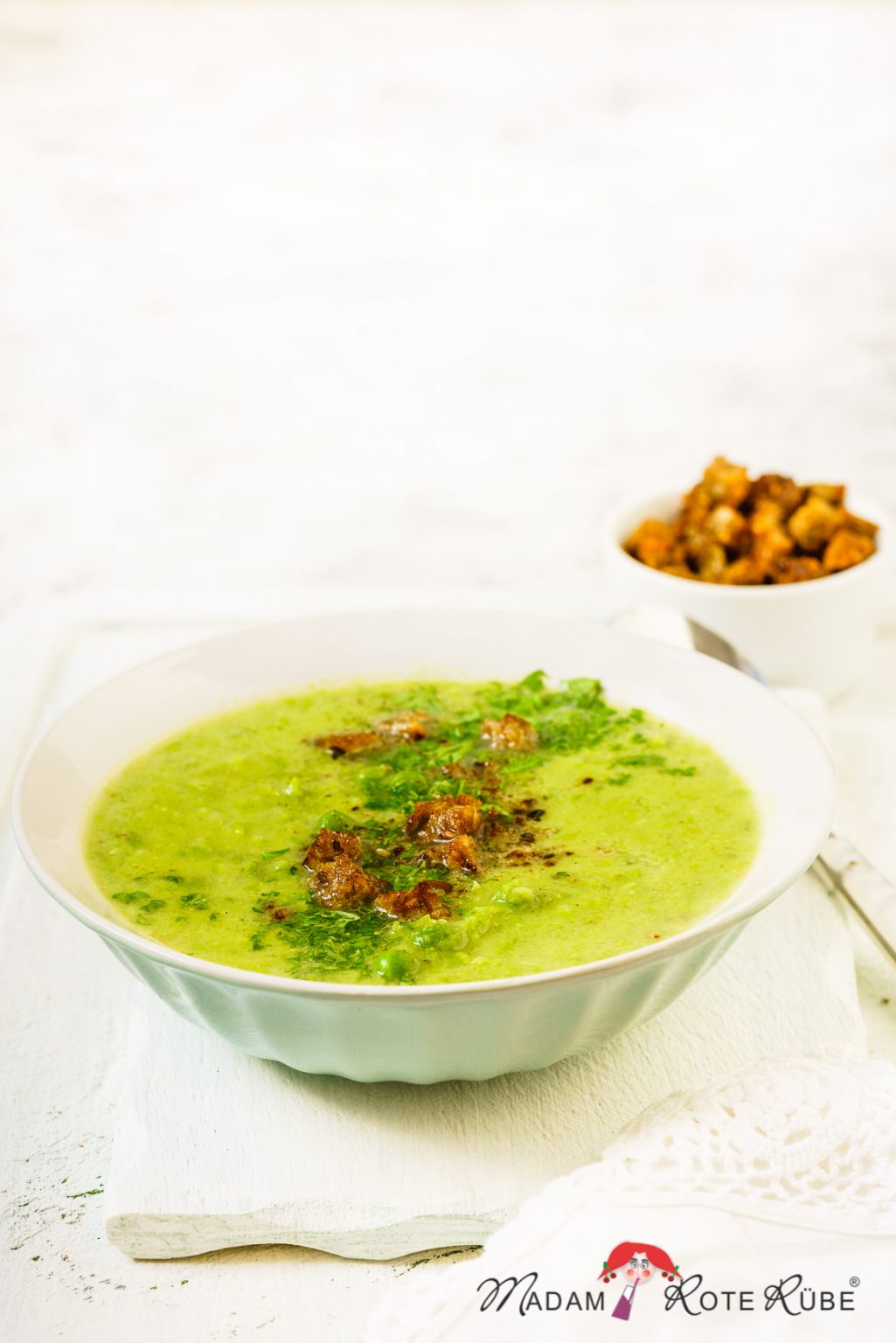 Erbsensuppe mit knusprigen Croûtons - Madam Rote Rübe