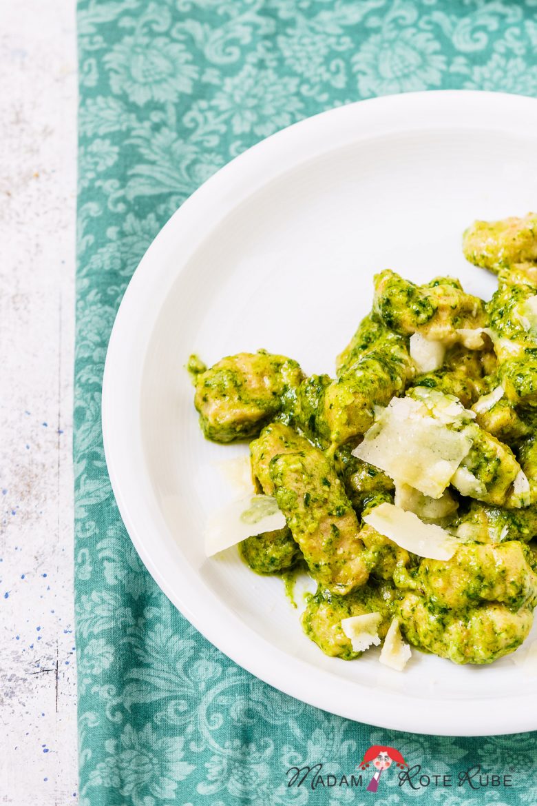 Gnocchi aus Kartoffelbrei mit grünem Pesto für Feinschmecker Madam Rote Rübe