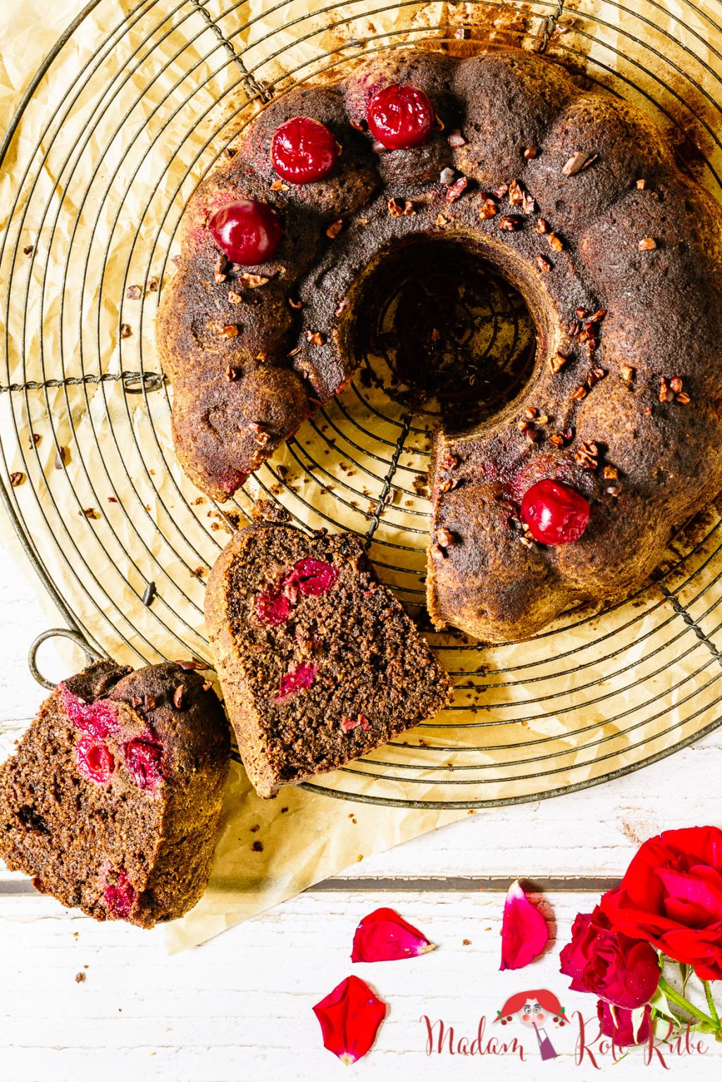 Mexikanischer Schokoladen-Vollkorn-Gugelhupfkuchen mit Sauerkirschen ...