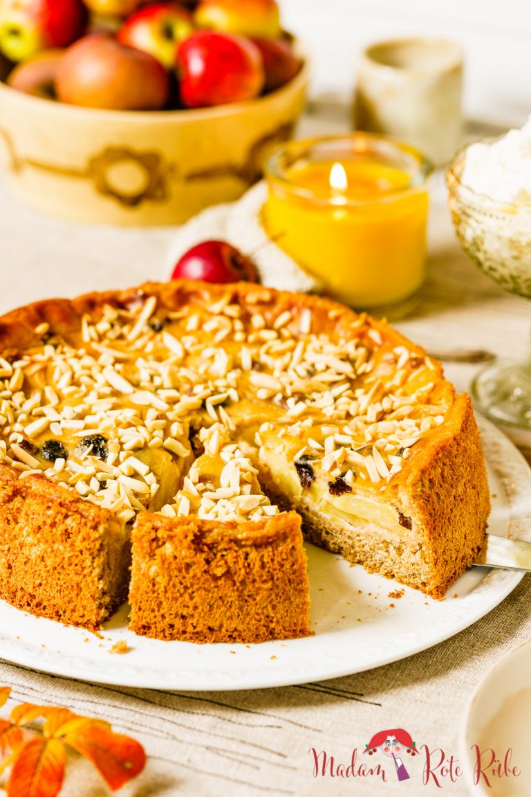 Apfel-Vollkorn-Hefekuchen mit feiner Dinkelcreme - Madam Rote Rübe