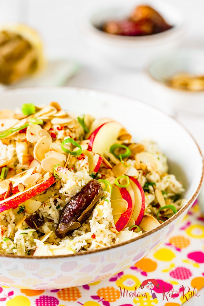 Roher Blumenkohl-Salat mit Apfel, Datteln und Mandeln - Madam Rote Rübe Roher Blumenkohl-Salat mit Apfel, Datteln und Mandeln - Madam Rote Rübe