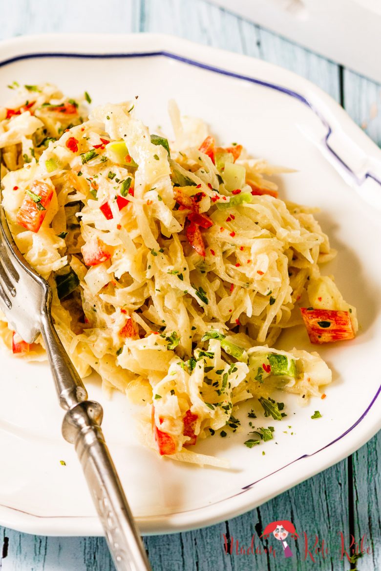 Sauerkraut-Salat „Puszta“ mit Paprika und Apfel - Madam Rote Rübe
