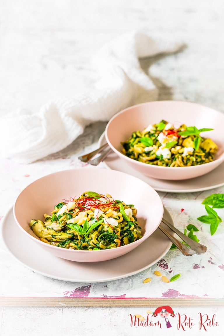 Spinat-One-Pot-Pasta mit Artischocken und Ziegenkäse aus der 30-Minuten ...