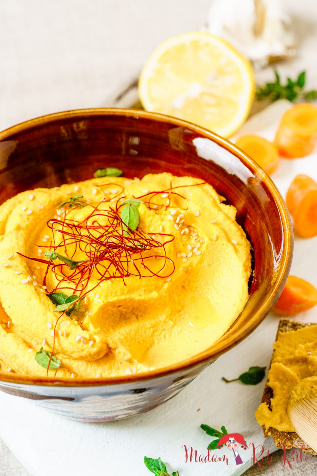 Weißer Bohnen-Hummus mit Möhren, der 10-Minuten-Brotaufstrich - Madam ...