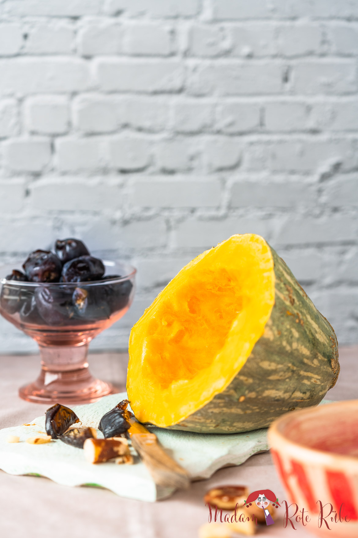 Madam Rote Rübe - Roher Kürbissalat mit Granatapfelkernen und Paranüssen