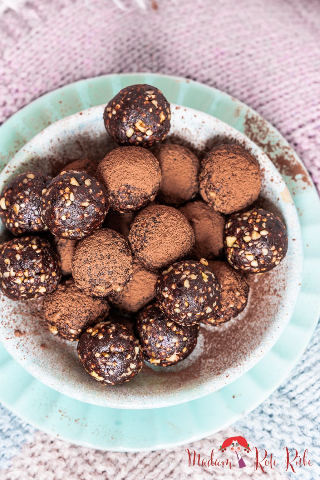 4 Gründe für Walnuss-Dattel-Energiekugeln mit Sesammus - Madam Rote Rübe 4 Gründe für Walnuss-Dattel-Energiekugeln mit Sesammus - Madam Rote Rübe