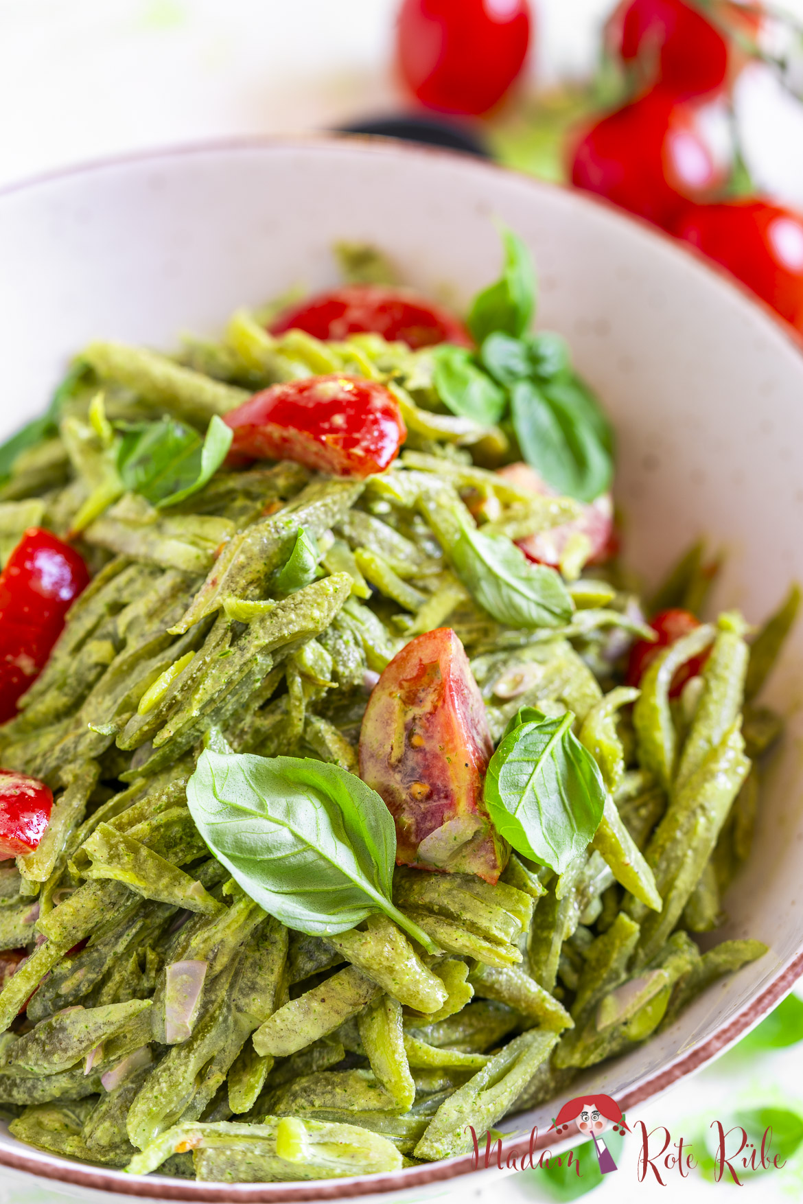 Madam Rote Rübe - Grüner Bohnensalat mit Tomaten und Sesam-Kräuter-Dressing