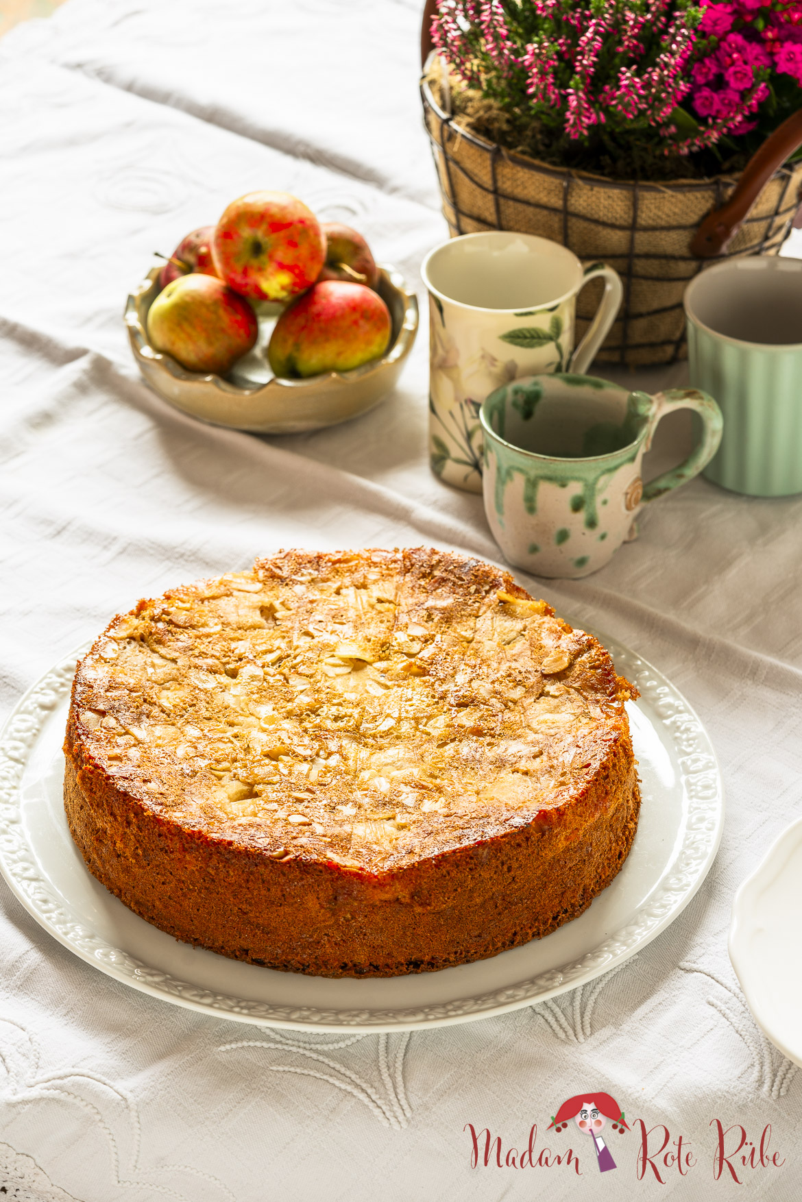 Gestürzter Apfel-Biskuit-Vollkornkuchen - Madam Rote Rübe