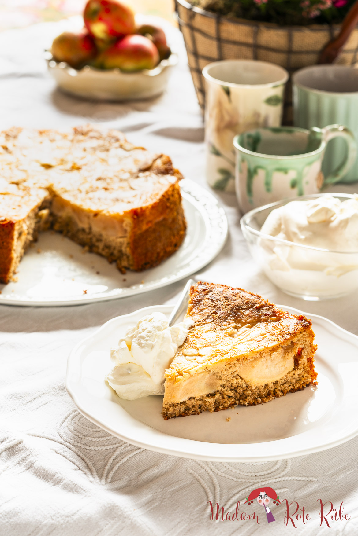 Gestürzter Apfel-Biskuit-Vollkornkuchen - Madam Rote Rübe