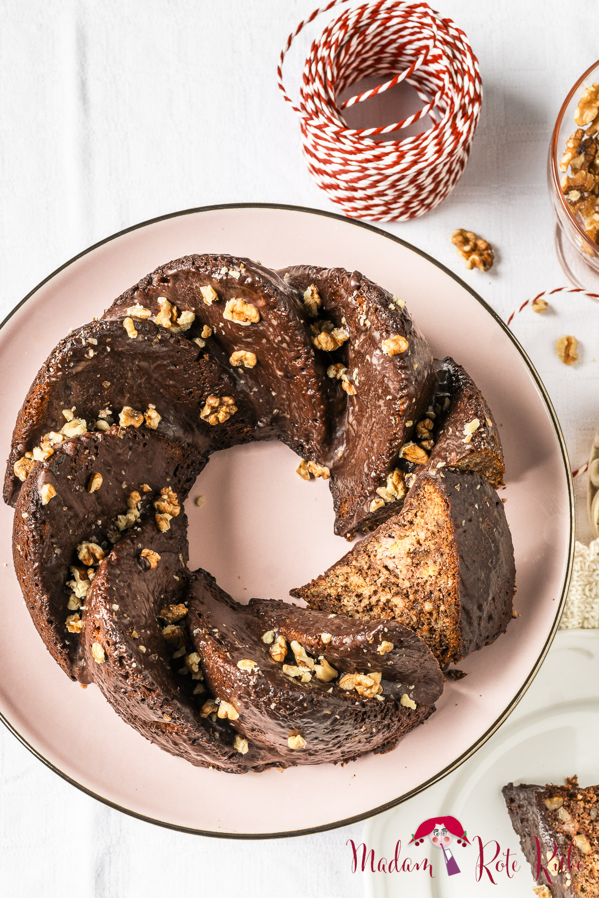 Madam Rote Rübe - Bananen-Walnuss-Vollkorn-Gugelhupf mit Schokoguss
