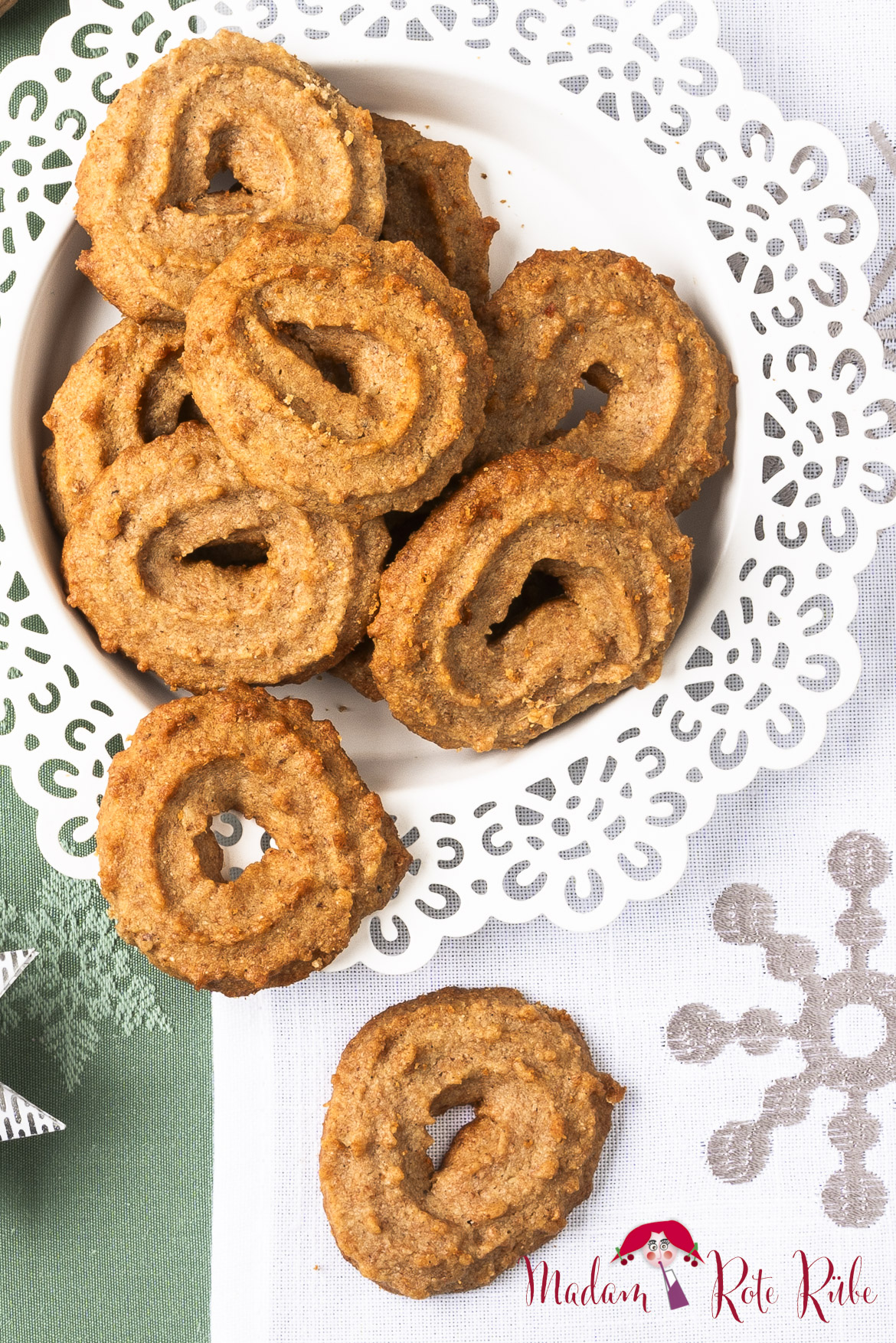 Madam Rote Rübe - Walnuss-Vollkorn-Spritzgebäck aus Tradition