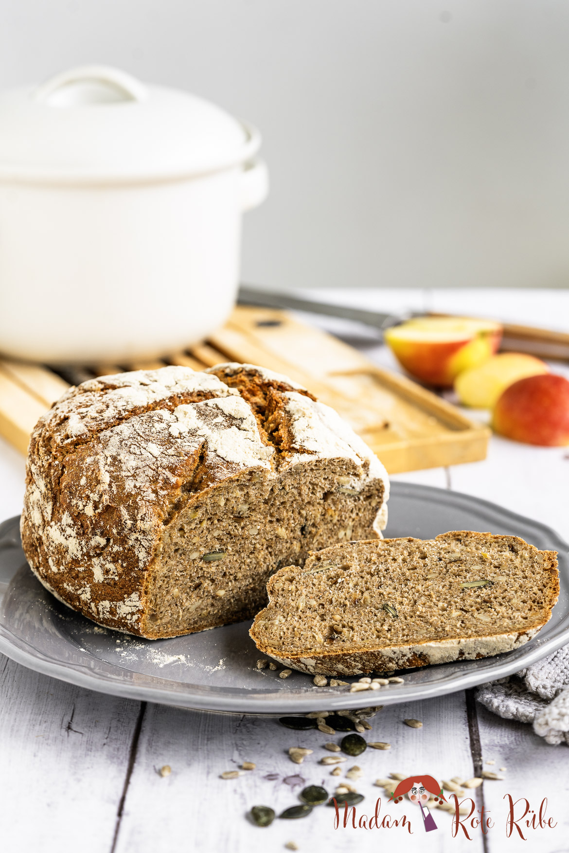 Walking-Vollkorn-Topfbrot mit Apfel und Kernen-16 Walking-Vollkorn-Topfbrot mit Apfel und Kernen - Madam Rote Rübe
